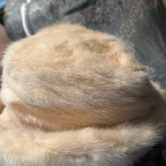 Vintage fur Joseph Magnin hat in Cream - Picture 4 of 5